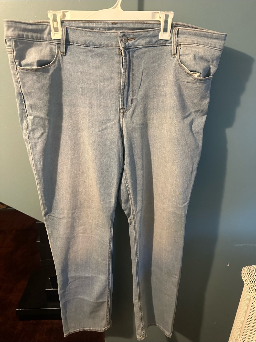 Old Navy Women’s Light Blue Slim Straight Jeans